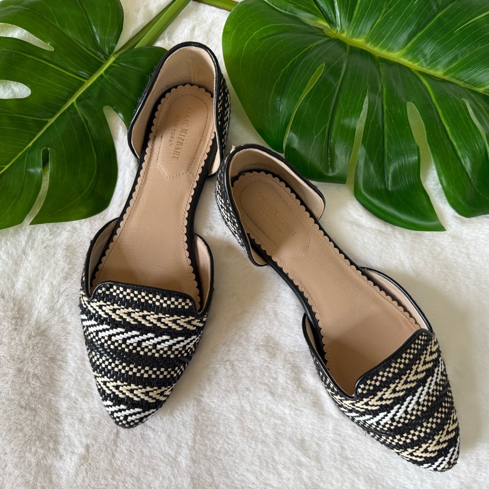 Isaac Mizrahi New York Black, White and Tan gorgeous woven flats Sz 10